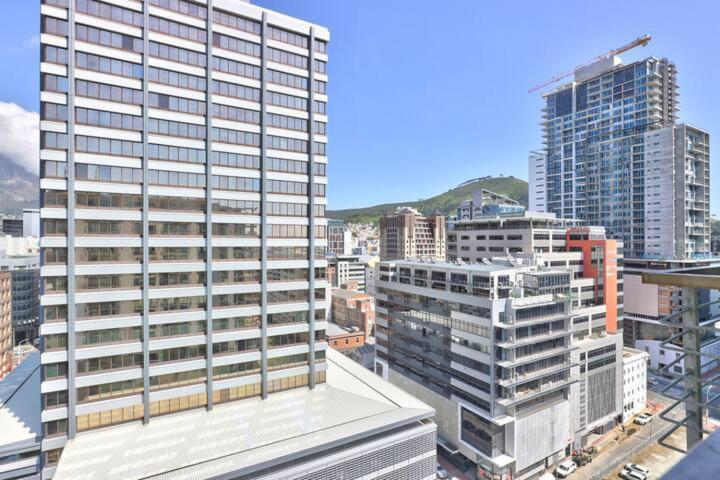 Close To Cticc W Fast Wifi & Secure Parking Apartment